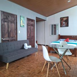 Anchia - Hostel, hotel in Alajuela