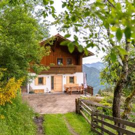 Ferienhaus Sonnseitn, Hotel in Greifenburg
