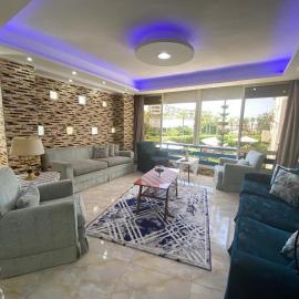Salah Eldin 2 bed rooms Super Lux Chalet apartment , Garden&sea view, first floor , Family only سوبر لوكس شاليه دور اول المعموره الشاطىء اسكندريه Mamoura Alexandria مع كارنيهات الدخول طول السنه و الشاطىء الخاص من اول مايو لنهايه اكتوبر للعائلات, hotel in Alexandria