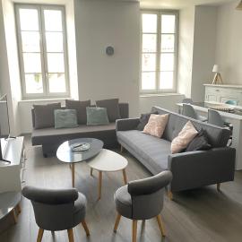 3 pièces spacieux plein centre, parking,clim, terrasse, jardin, hotelli kohteessa Foix