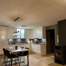 Modern apartement with parking, hotel in Kvaloysletta