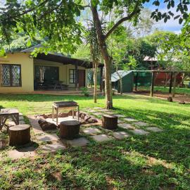 Mkumbi Farm Cottage, hotel in Hluhluwe