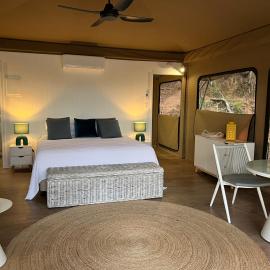 King Safari Tent 2, hotel in Nelly Bay