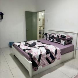 AYAAN BLOSSOM BUDGET HOMESTAY FREE WiFi and Netflix