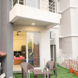Ivy Bliss Studio with Private Pool, B 05, Karjat, Hotel in Karjat
