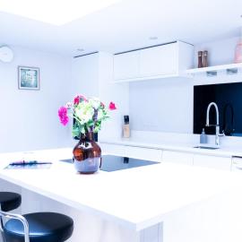 Luxury modern canal side cottage for families, couples, contractors and dog friendly in Lancashire sleeps 6, hotel in Preston