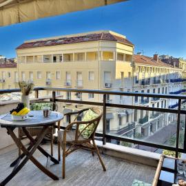 Belle terrasse apercu mer NAF568