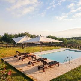 Villa Eleni - Private Pool Retreat near Kardamili، فندق في Proástion