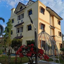 Goldenville, hotel a Ban Du