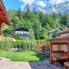 Häuschen Kunterbunt, hotel u gradu Mitenvald