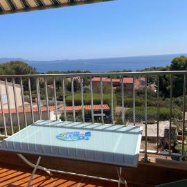 Bandol Apartment T2 Sea View Exceptional, hotell sihtkohas Bandol