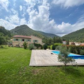 Villa de charme en Pays Catalan، فندق في Le Tech