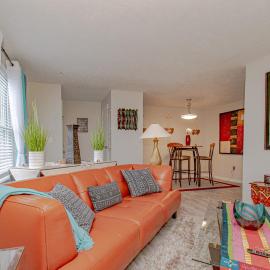 Lovely Eclectic Duplex - Peaceful Neighborhood, hotel in Trotwood