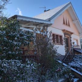 Gite des Hauts Jardins، فندق في Fraize