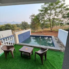 Ivy Bliss Studio with Private Pool, B 09, Karjat, Hotel in Karjat
