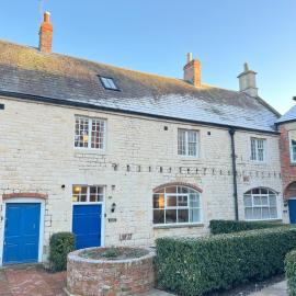 Isabella Cottage - Charming Grade II Listed, hotel in Langton