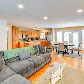 4 Mi to Dtwn: Pet-Friendly Home in Utica, hotell i Utica