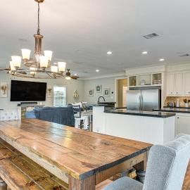 Steps to Surfside Beach: Large Group Gulf Retreat