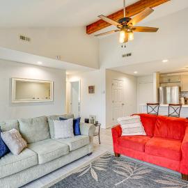 Viesnīca Lake Access & Views: Condo w/ Pools in Osage Beach pilsētā Oseidžbīča