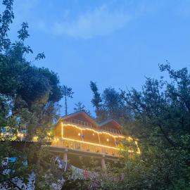 holy mountain Home stay, hotel in Banjār