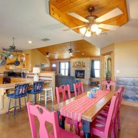Private Hot Tub & Pickleball Court: Baird Home!, hotelli kohteessa Baird