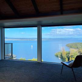 Taupo Lake House With Breathtaking Panoramic Views, hotel in Taupo