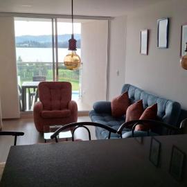 Apartamento con hermosa vista al lago, Hotel in Paipa