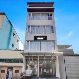 Super Townhouse Arvind Marg Pachamarhi, Hotel in Pachmarhi