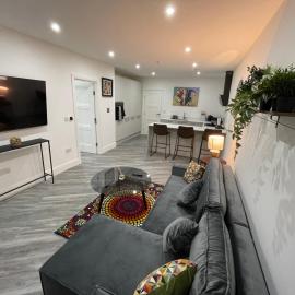 Abbey Corner by Nivaas 2-Located in the heart of the city centre-5 minute walk to train station-20 minutes to London via train