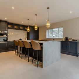 Newly Renovated luxury seaside property with hot tub - near to Cromer & Sheringham, hotel in West Runton