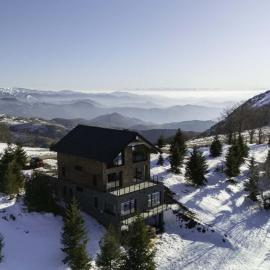 Chalet 1600 Kopaonik & Spa، فندق في كوباونيك