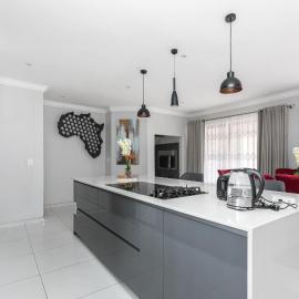 The Golden Place, hotel in Kempton Park