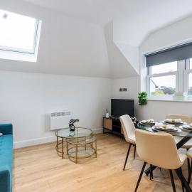 Luxury 2-Bedroom Apartment, Leatherhead, Sleeps 4