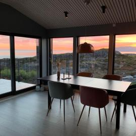 Vika Coastal Retreat, Ocean View and Private Location โรงแรมในTørhogg