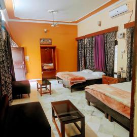 Shantiniketan 4BHK Comfortable Family Stay in Ayodhya, hotel in Ayodhya