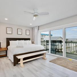 ZEN BEACH RETREAT - OCEAN VIEW TOWNHOUSE -No Drive Beach, Hotel in New Smyrna Beach