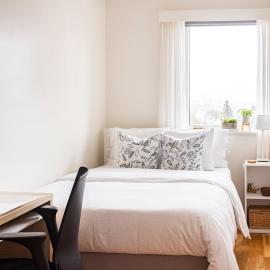 Private room in a family home with great views, hotel in Reykjavík