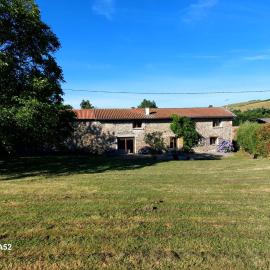 Les coqs de Mirebois ,Maison de campagne de 200 M2 pour 10 Personnes, hotel a Bas-Mollard