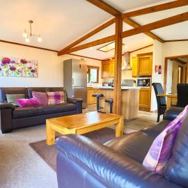 Devon Comfort Lodge with Hot Tub - Spa Resort in Devon