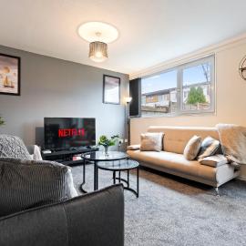 Charming 3 Bedroom House in Birmingham sleeps 7