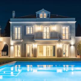 Zeta Luxury Villas, hotell i Mantoúkion