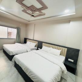 Chhatrachhaya Bhakt Niwas, hotel in Tuljapur