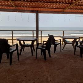 Candle wood Beach Stay, hotelli kohteessa Gokarn