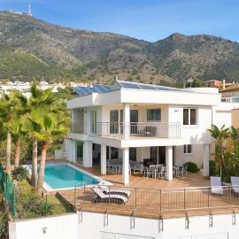 Villa -Heated pool -Amazing view -Ideal for groups, hotel din Mijas