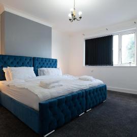 2-bedroom- Stoke-on-Trent-Sleeps 5-PetsOk