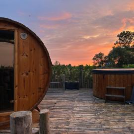 Wellness B&B Meijdema, hotel di Ternaard