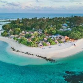 Maverick Surf & Dive Boutique Resort - Complimentary Airport Transport for Full Board Stays of 6 Nights or More – hotel w mieście Laamu Atoll