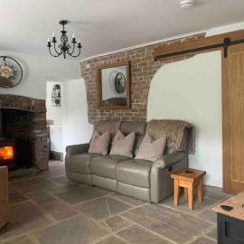 Cottage with log burner Contractors business private parking free Wi-Fi near M4