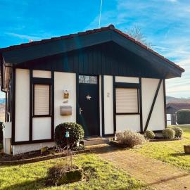 2 - Gemütlicher Bungalow am Fuße der Wasserkuppe, hotelli kohteessa Dipperz