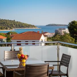Villa Laura Apartments, hotel u gradu Zečevo